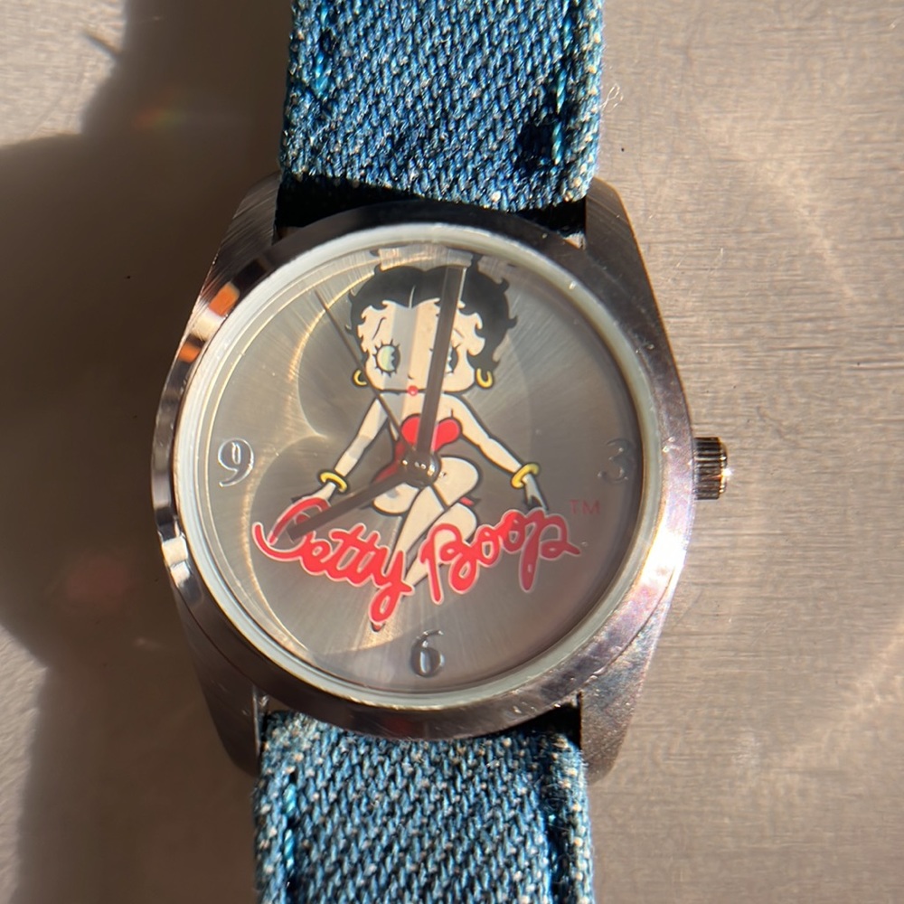King Features Syndicate Inc. Betty Boop Vintage Watch View 4